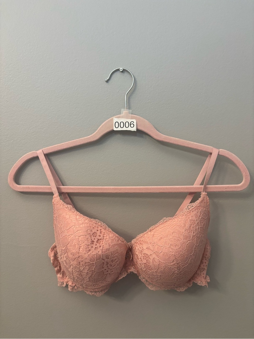 Marilyn Monroe Intimates Lace Push-Up Underwire Bra in light pink